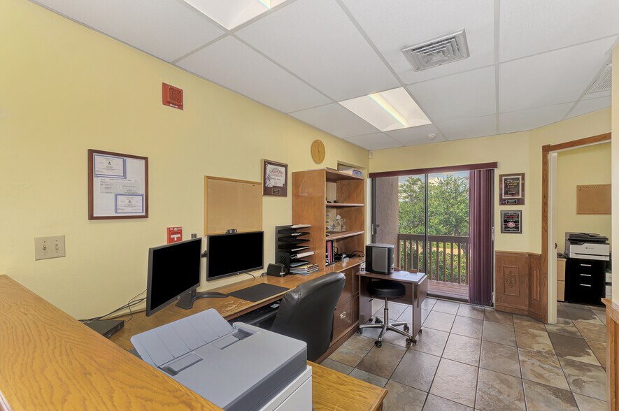 More Photos Of 2831 Ringling Blvd, Sarasota Medical For Sale