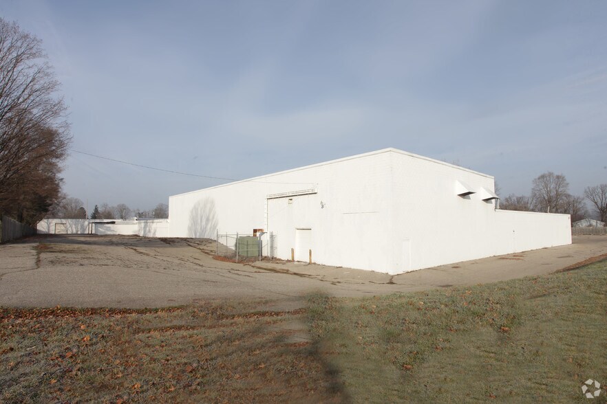 More Photos Of 460 E Main St, Saranac Warehouse For Lease