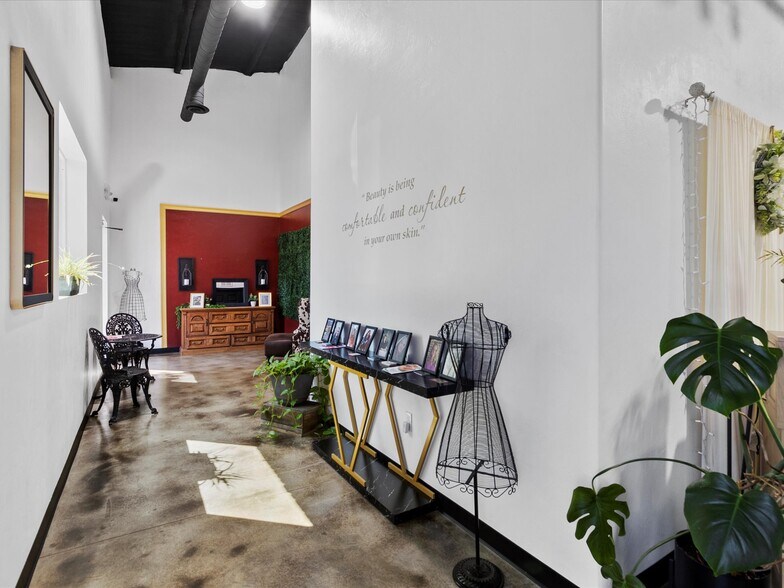 More Photos Of 801 S Tyler Ave, Blanchard Office For Sale