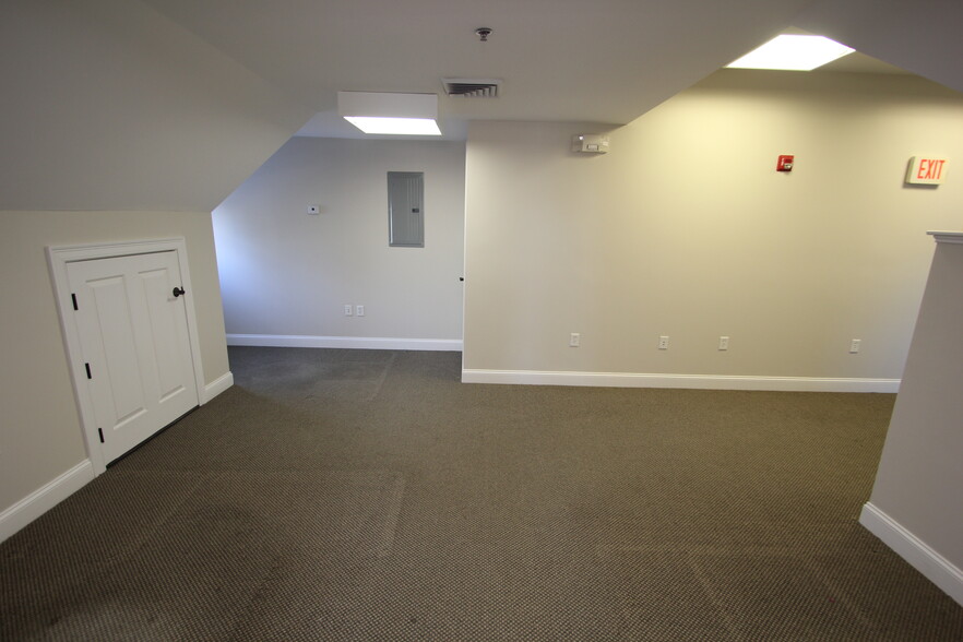 More Photos Of 162 Park St, North Reading Storefront Retail Residential For Lease