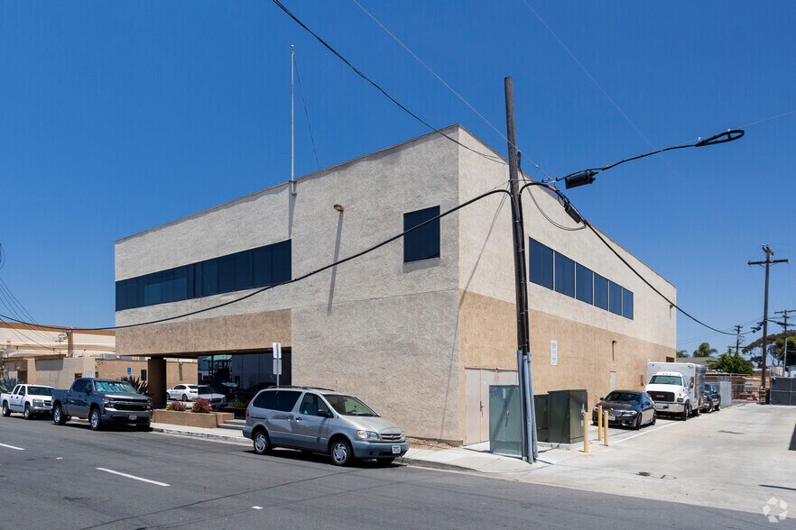 More Photos Of 3502 Kurtz St, San Diego Office For Lease