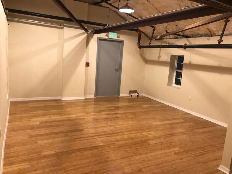More Photos Of 1942 2nd Ave S, Saint Petersburg Warehouse For Lease