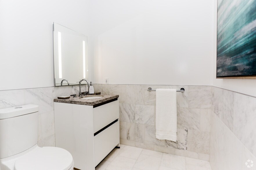 More Photos Of 1200 S Figueroa St, Los Angeles Apartments For Lease