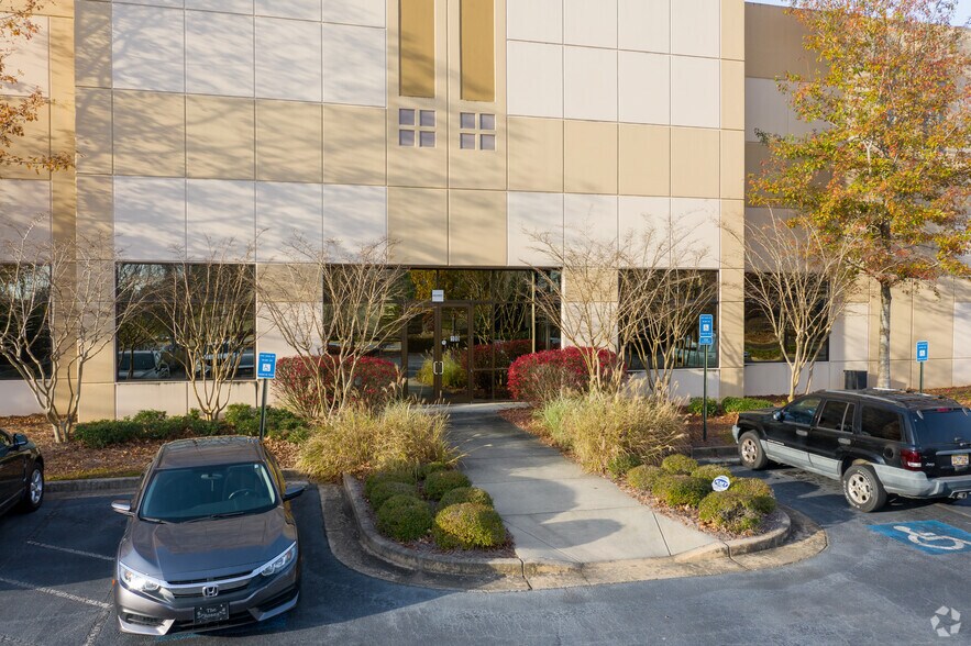 More Photos Of 2107 Eastview Pky, Conyers Warehouse For Lease