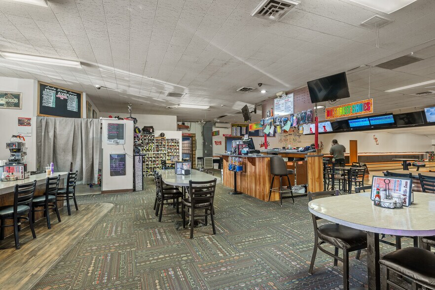 More Photos Of 412 Main St SW, Ronan Sports And Entertainment For Sale
