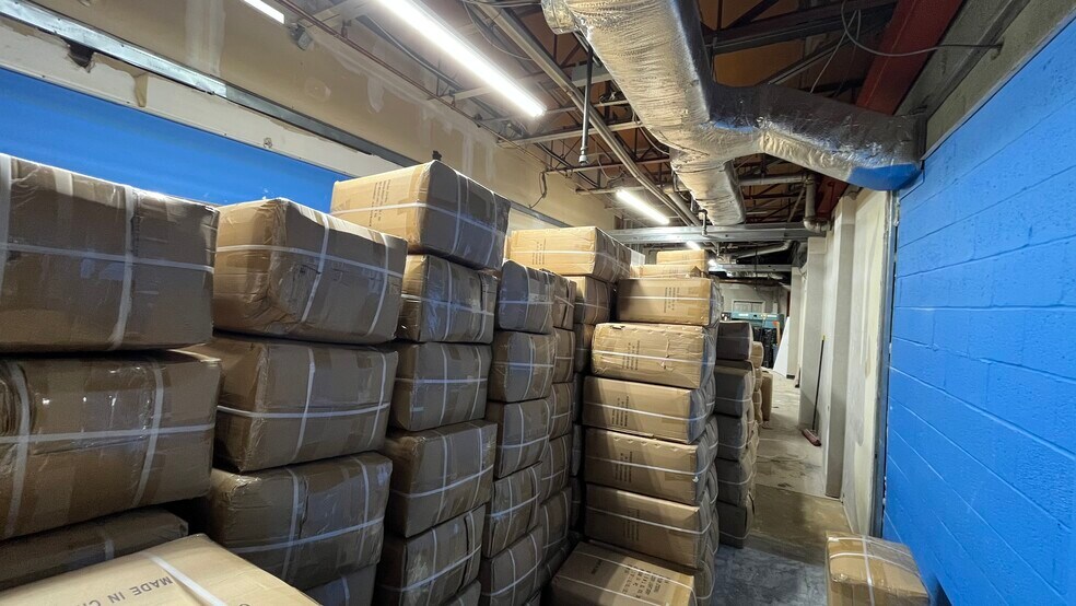 More Photos Of 131 Liberty Ave, Mineola Warehouse For Sale