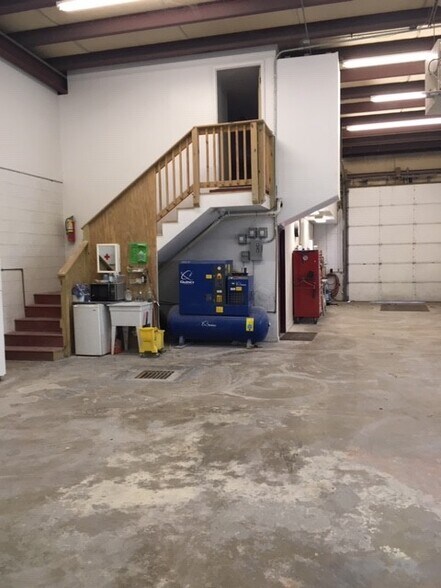 More Photos Of 9107 Industry Dr, Manassas Park Warehouse For Lease