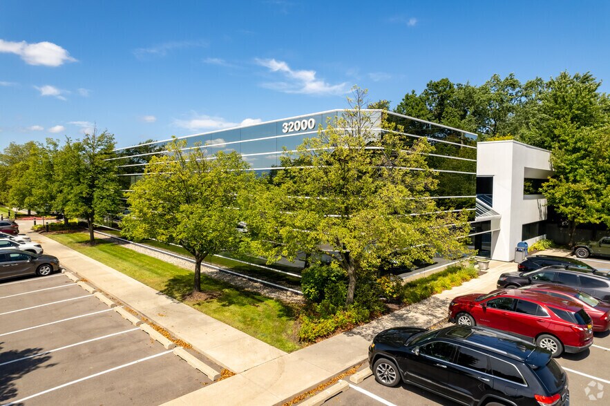 More Photos Of 32000 Northwestern Hwy, Farmington Hills Office For Lease