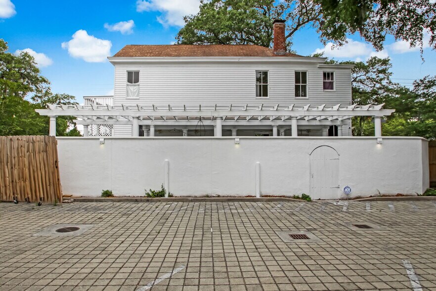More Photos Of 422 W 43rd St, Savannah Storefront Retail Office For Sale