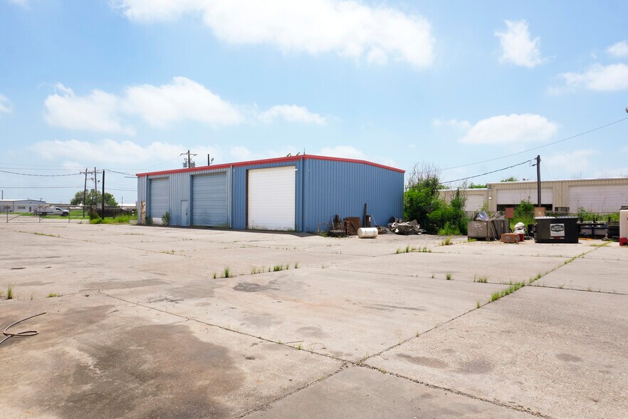 More Photos Of 6550 Leopard St, Corpus Christi Warehouse For Sale
