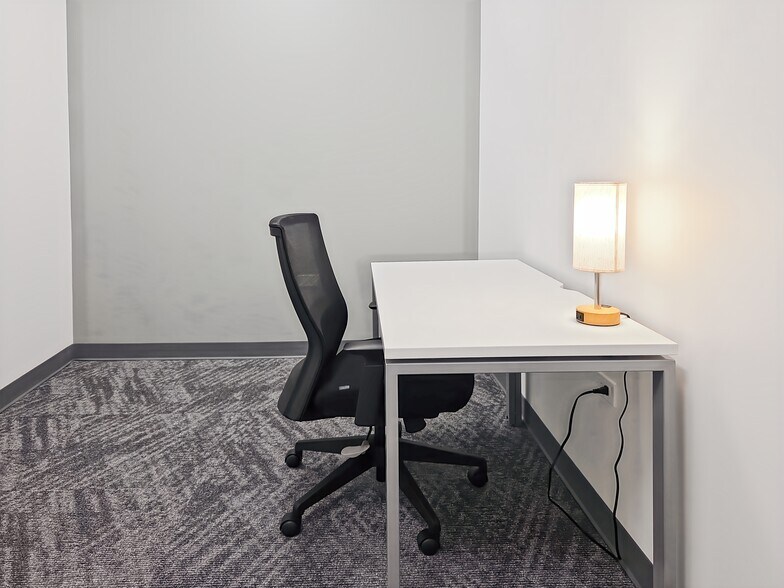 More Photos Of 611 S Milwaukee Ave, Libertyville Coworking Space