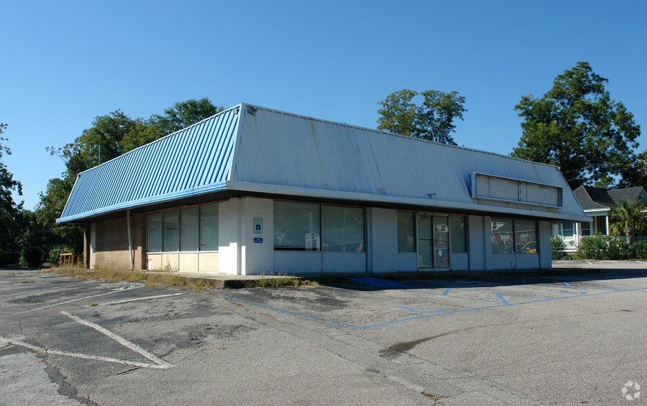 Primary Photo Of 2808 Market St, Wilmington Freestanding For Lease