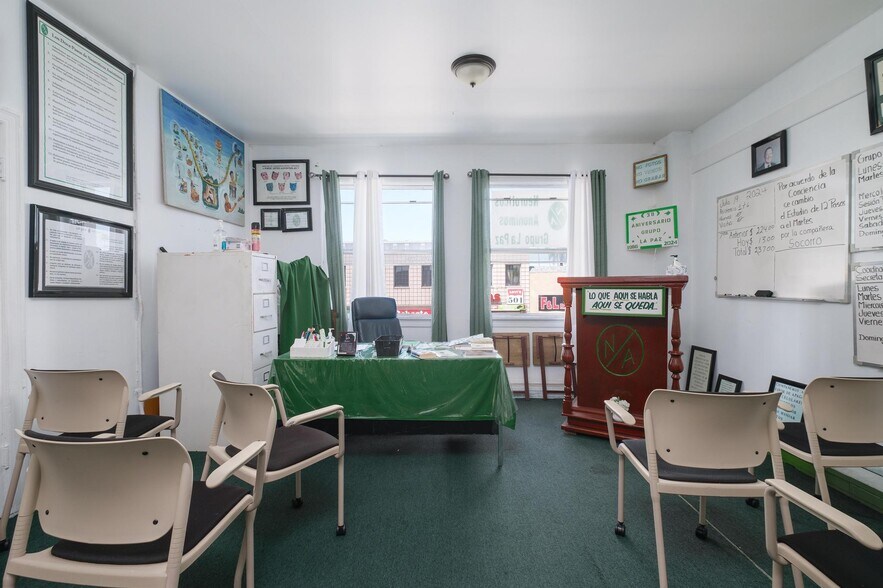 More Photos Of 810 N Avalon Blvd, Wilmington Storefront For Sale