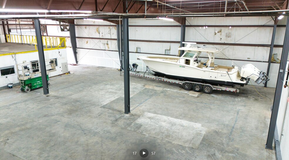 More Photos Of 13050 NW 43rd Ave, Opa Locka Warehouse For Lease