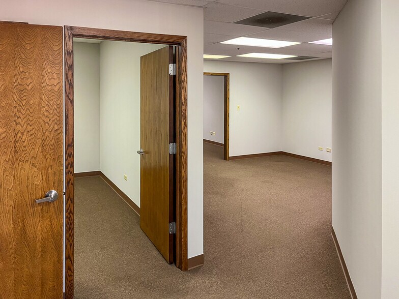 More Photos Of 3809 Illinois Ave, St Charles Office For Lease