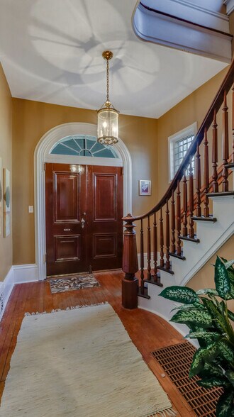 More Photos Of 33 W Cedar St, Chippewa Falls Office For Sale