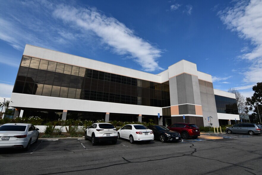More Photos Of 201 Continental Blvd, El Segundo Office For Lease