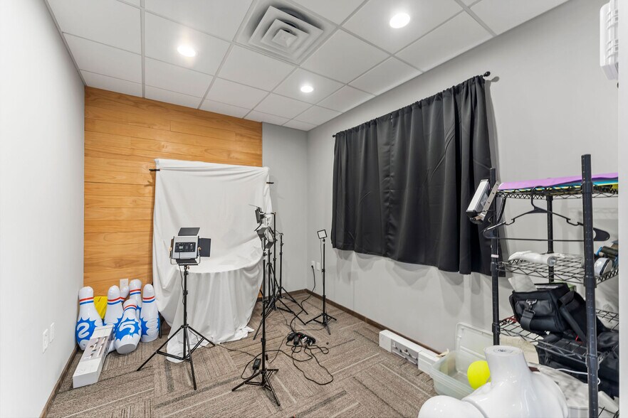 More Photos Of 1330 Rayford Park Rd, Spring Loft Creative Space For Lease