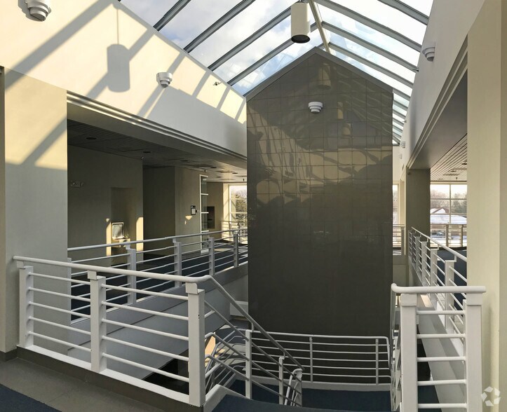 More Photos Of 30201 Orchard Lake Rd, Farmington Hills Office For Sale