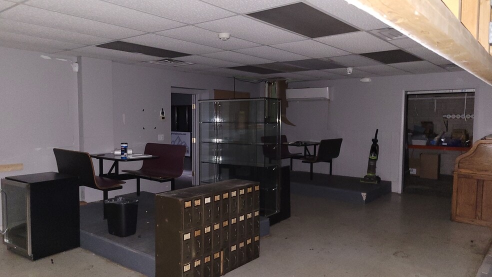 More Photos Of 200 W Main St, Addison General Retail For Sale