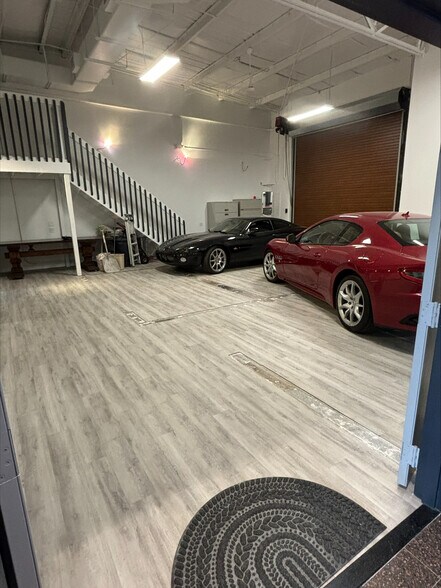 More Photos Of 1025 S Dixie Hwy, Delray Beach Light Manufacturing For Lease