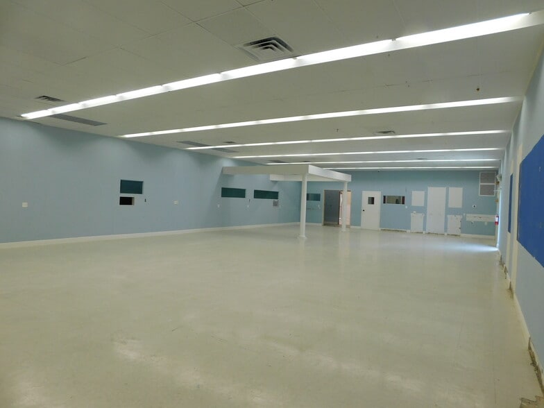 More Photos Of 5070 Industry Dr, Melbourne Manufacturing For Lease