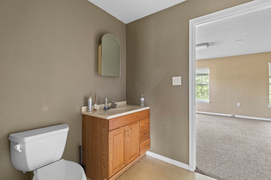 More Photos Of 14815 Freeway Service Road, Conroe Land For Lease