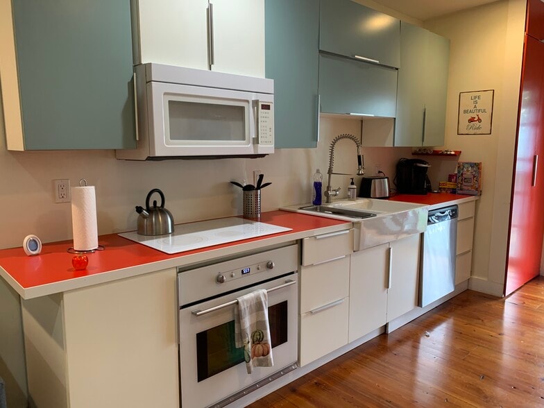 More Photos Of 1666 33rd St NW, Washington Storefront Retail Office For Sale