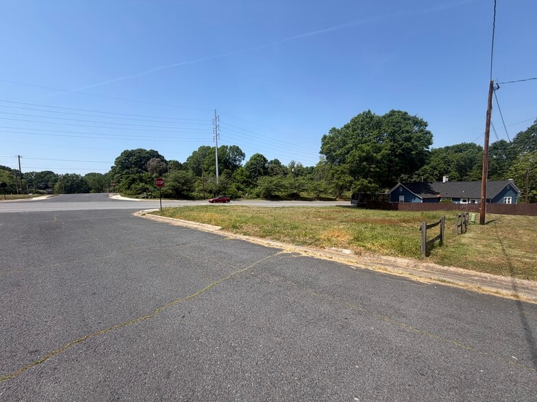 More Photos Of 677 Dale Earnhardt Blvd, Kannapolis General Retail For Lease