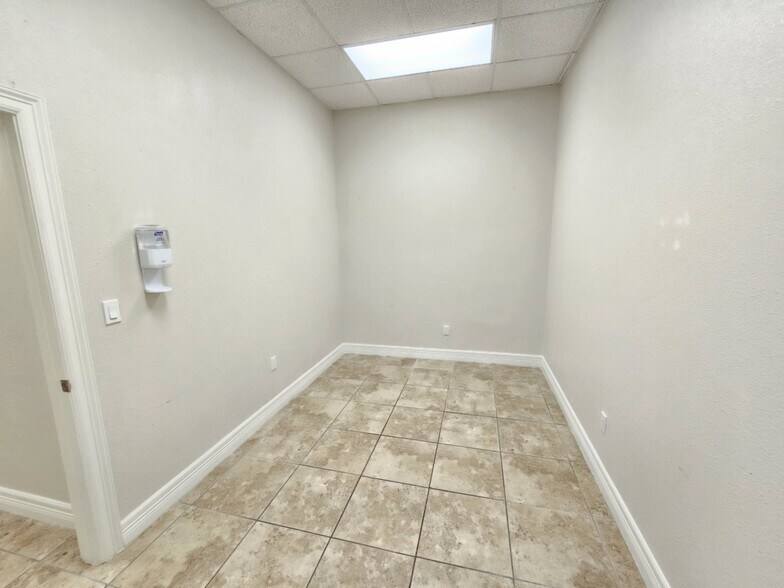 More Photos Of 4001 Spencer Hwy, Pasadena Unknown For Lease