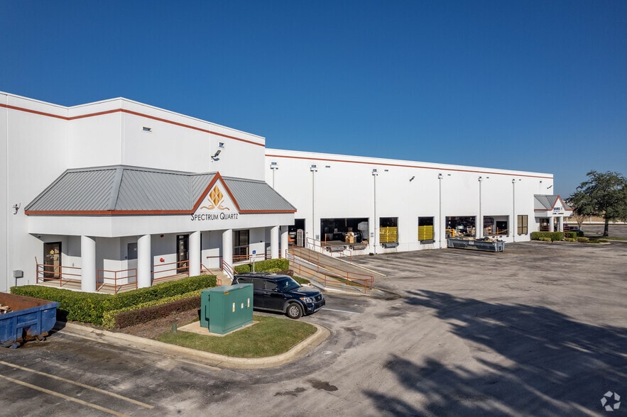 More Photos Of 3905 Center Loop, Orlando Unknown For Lease