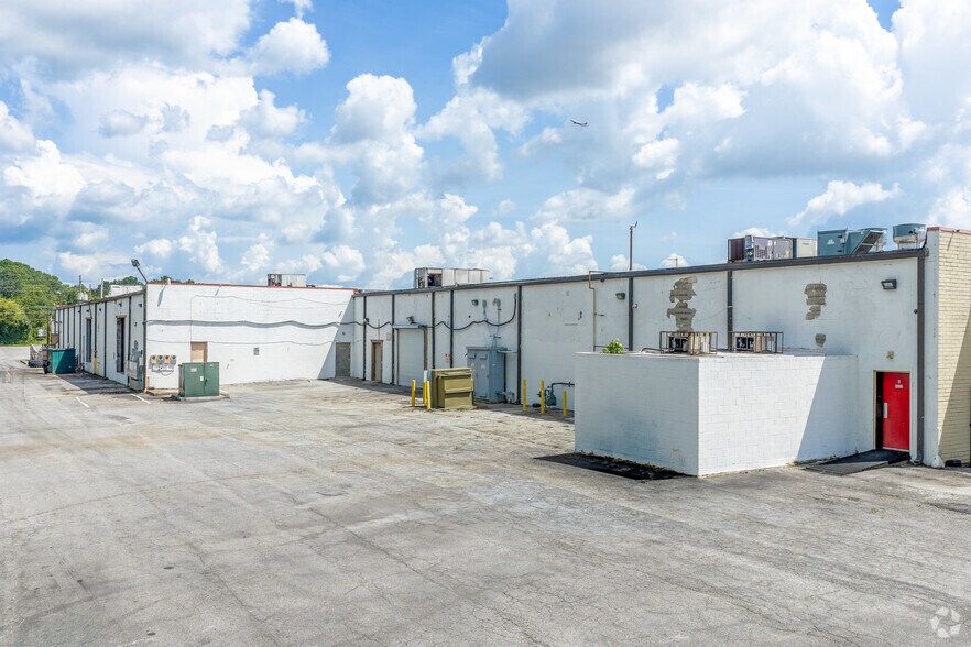 More Photos Of 4827-4903 Old National Hwy, College Park General Retail For Lease