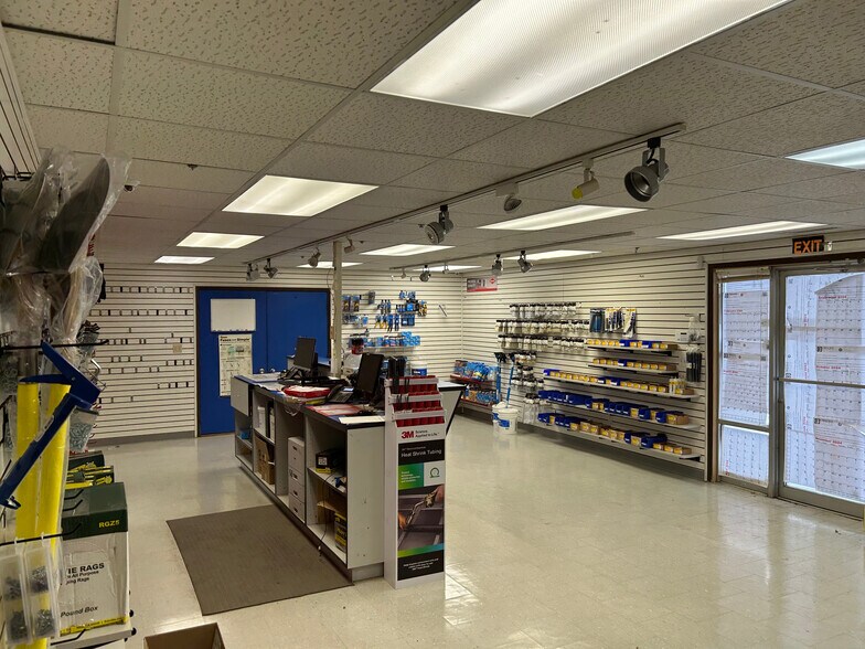 More Photos Of 21 8th Ave SW, Watertown Warehouse For Sale