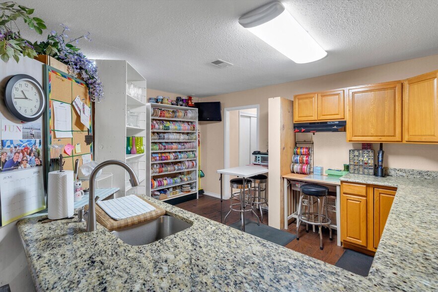 More Photos Of 5236 US-67 Hwy, Alvarado Freestanding For Sale