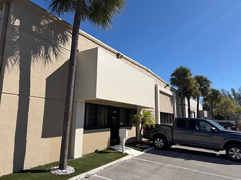 More Photos Of 3474-3476 SW 15th St, Deerfield Beach, Deerfield Beach Warehouse For Sale