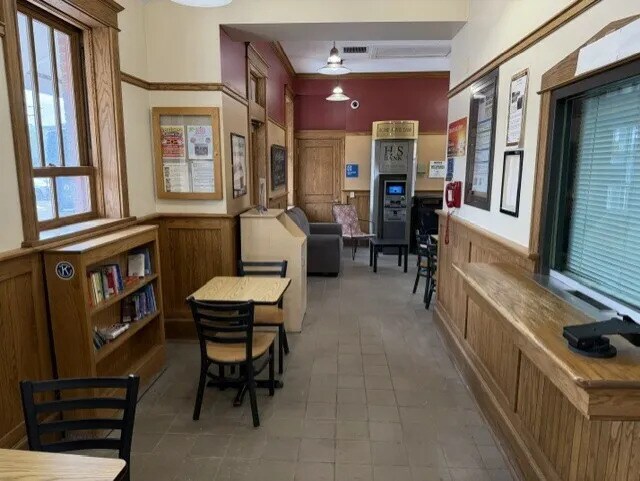 More Photos Of 70-75 E Woodstock St, Crystal Lake General Retail For Sale