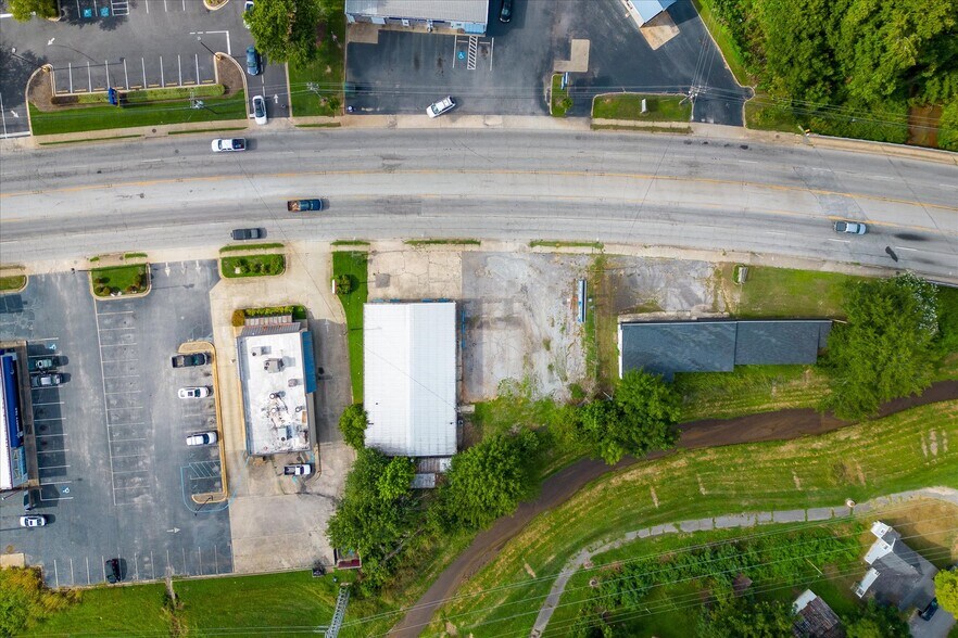 More Photos Of 203 Hillcrest Dr, Laurens Storefront Retail Office For Lease