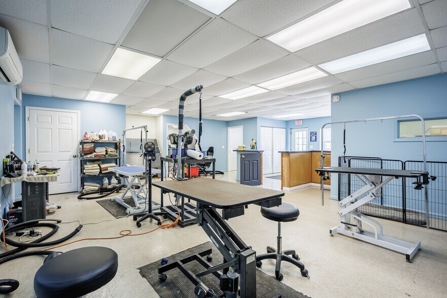 More Photos Of 581 Whitney Rd W, Fairport Office For Sale