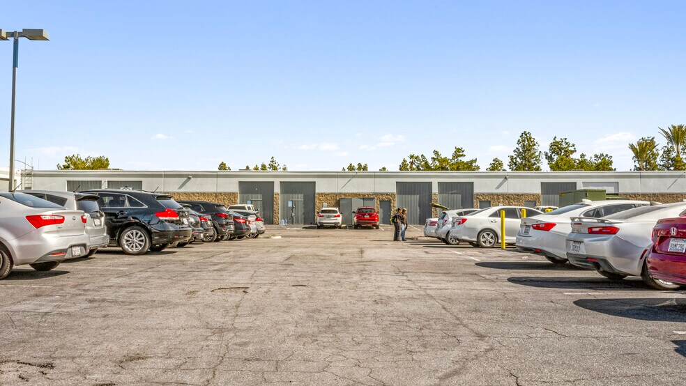 More Photos Of 165 W Hospitality Ln, San Bernardino Flex For Lease