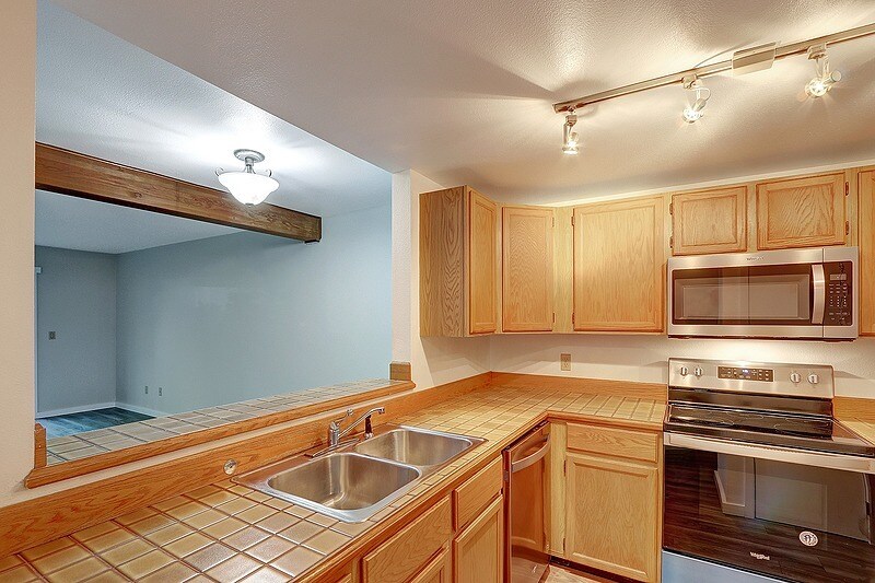 More Photos Of 9800 Roosevelt Way NE, Seattle Apartments For Sale