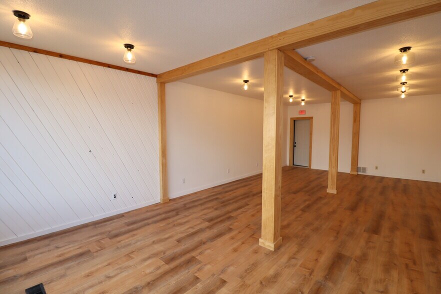 More Photos Of 309 Main St E, Ashland Storefront Retail Office For Lease