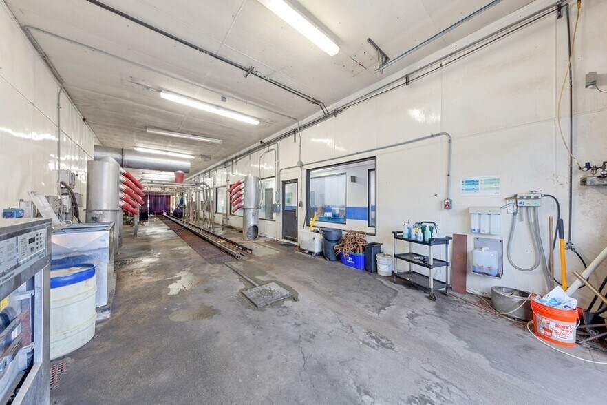 More Photos Of 18 W Merchants Dr, Montgomery Auto Repair For Sale