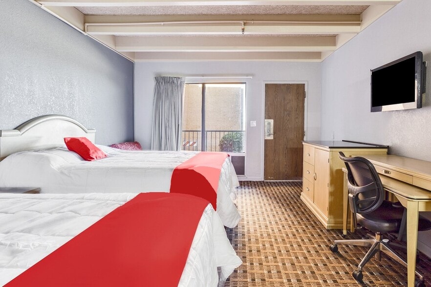 More Photos Of 5301 N Lincoln Blvd, Oklahoma City Hotel For Sale