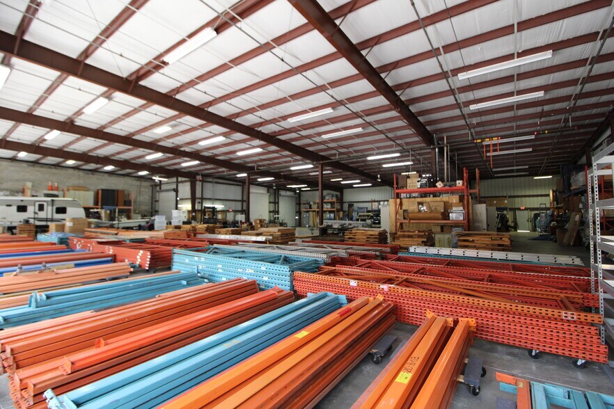 More Photos Of 2499 Porter Lake Dr, Sarasota Warehouse For Lease