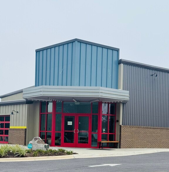 Primary Photo Of 2502 Highway 87, Navarre Specialty For Sale