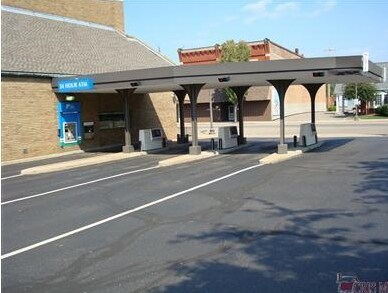 More Photos Of 152 N Broadway St, New Philadelphia Office For Lease