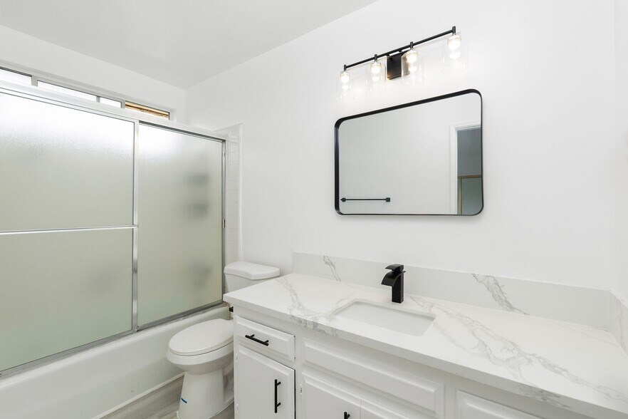 More Photos Of 935 W 10th St, San Pedro Apartments For Sale