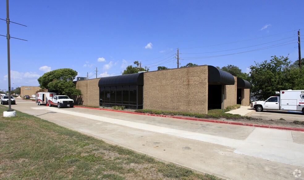 More Photos Of 7505-7563 South Fwy, Houston Unknown For Lease