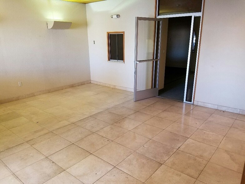 More Photos Of 5040 Edna Ave, Las Vegas Office For Lease