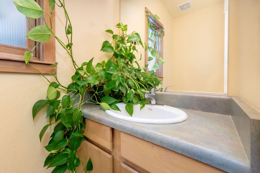 More Photos Of 1072 E Main St, Grass Valley Office For Sale